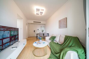 Superior Suite, 1 Bedroom, City View | Living area - Tyms High Serviced Residence Gubei International (Shanghai)