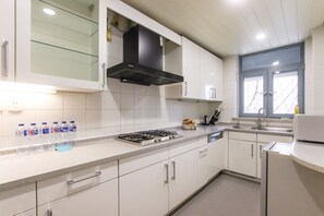 Senior-Suite, 3 Schlafzimmer, Nichtraucher, Stadtblick | Eigene Küche