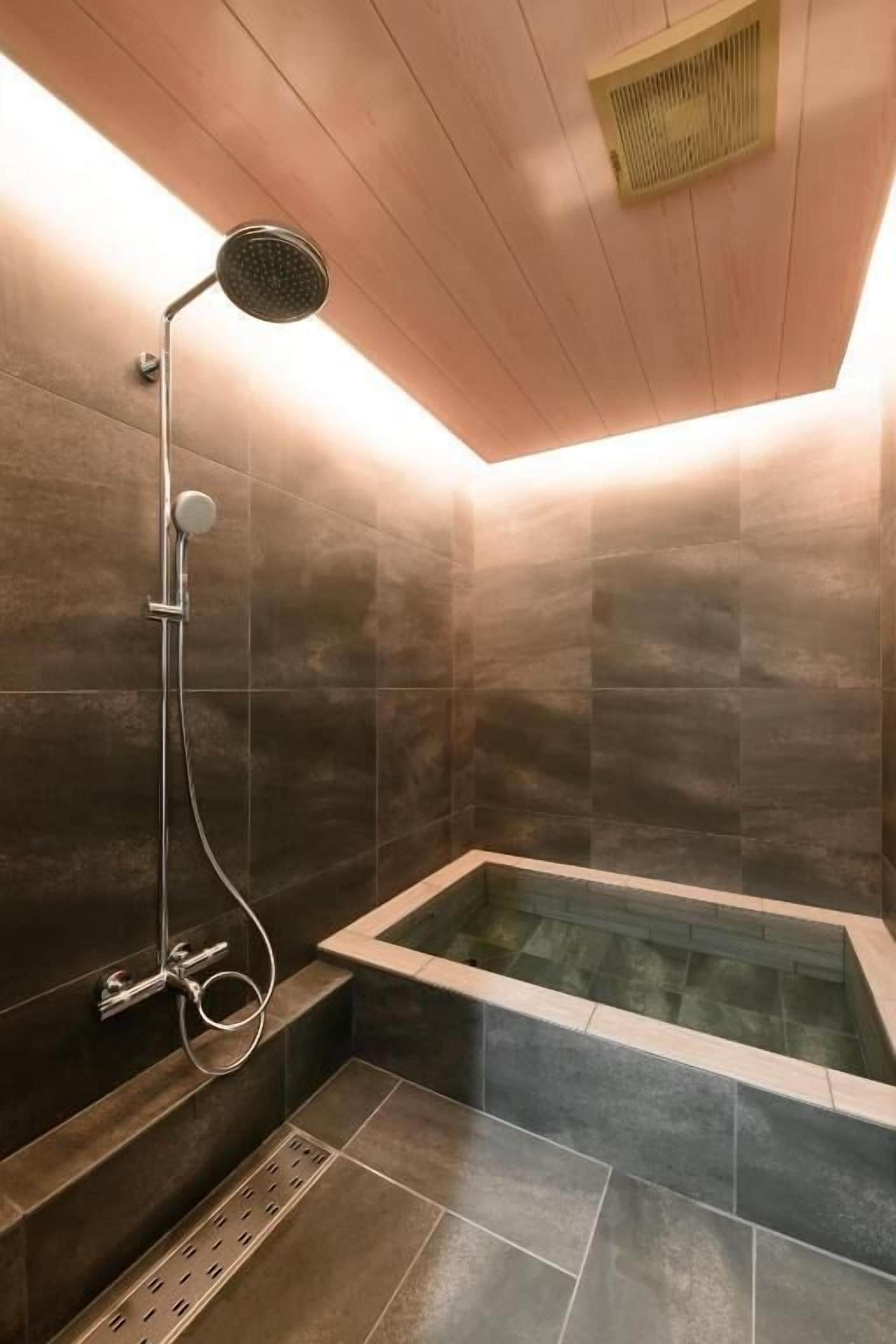 Design Villa, 3 Bedrooms | Bathroom | Combined shower/bathtub, eco-friendly toiletries, hair dryer, slippers