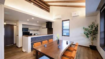 Design Villa, 3 Bedrooms | In-room dining