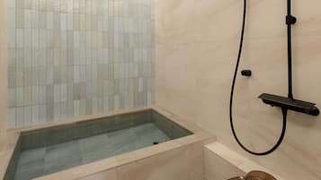 Design Villa, 2 Bedrooms | Bathroom