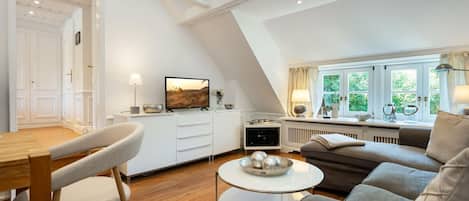 Fernseher, Stereoanlage