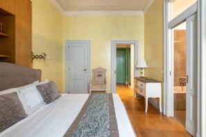 2 bedrooms, iron/ironing board, WiFi, bed sheets - Welcome to Colosseum Haven Steps from Roman Forum (Roma)