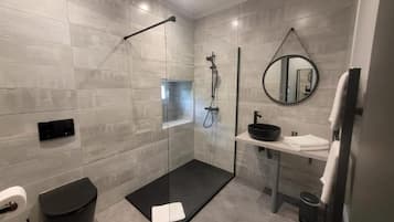 Comfort Double Room, Garden View | Bathroom