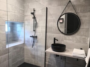Comfort Double Room, Garden View | Bathroom - La Maison de Bruno (Juliénas)