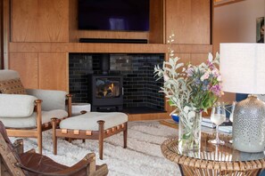Interior - With views to die for and spaces to live for, this beautiful barn conversion will make your heart sk (Stratford St. Andrew)