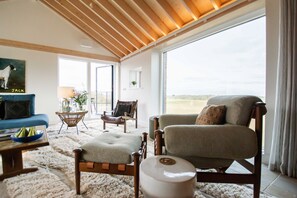 Smart TV, ping pong - With views to die for and spaces to live for, this beautiful barn conversion will make your heart sk (Stratford St. Andrew)