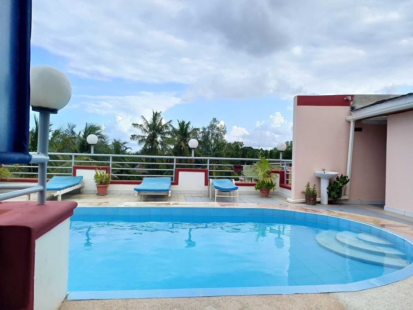 สระว่ายน้ำ