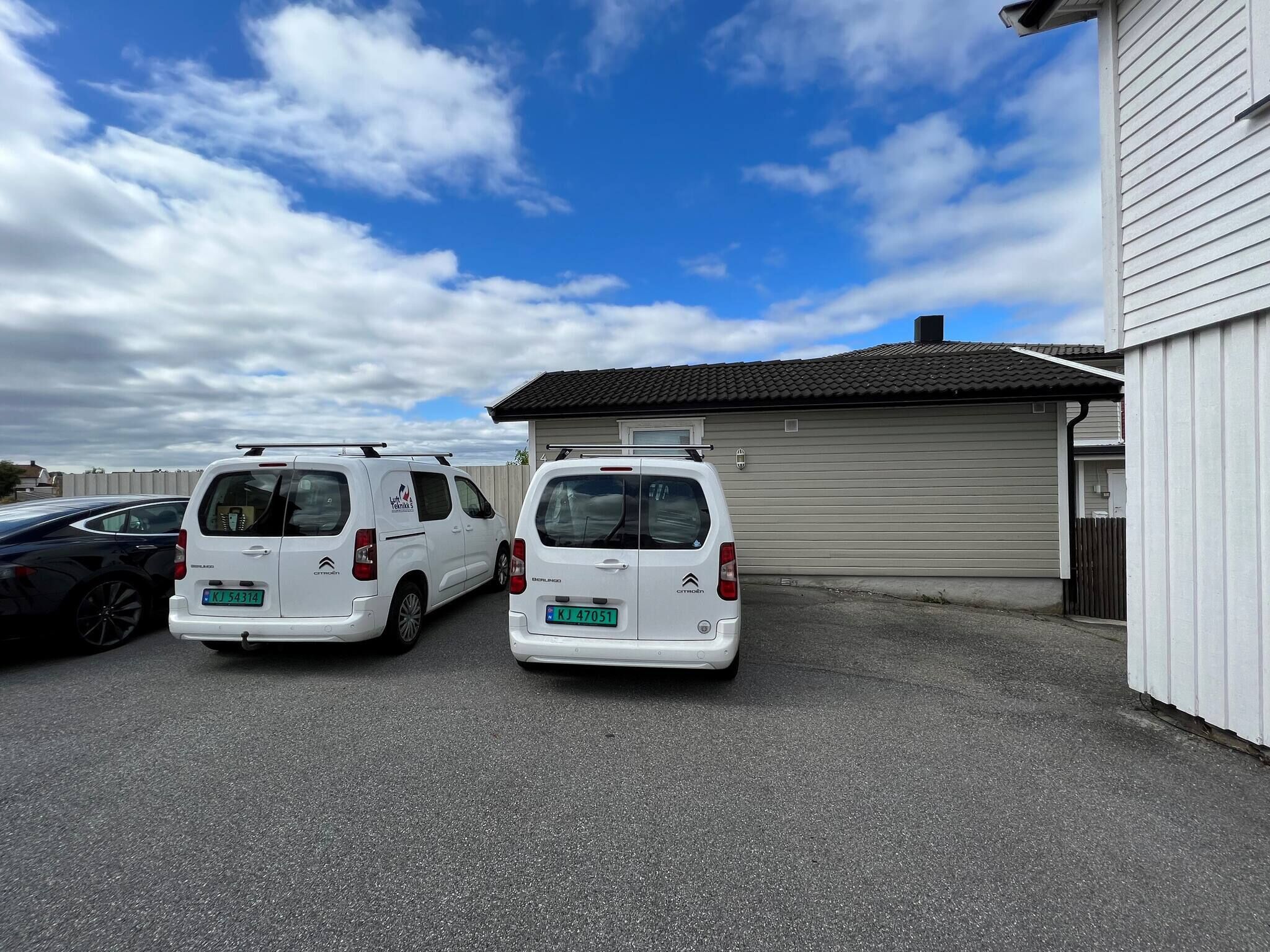 House, Multiple Bedrooms, Balcony | Property grounds