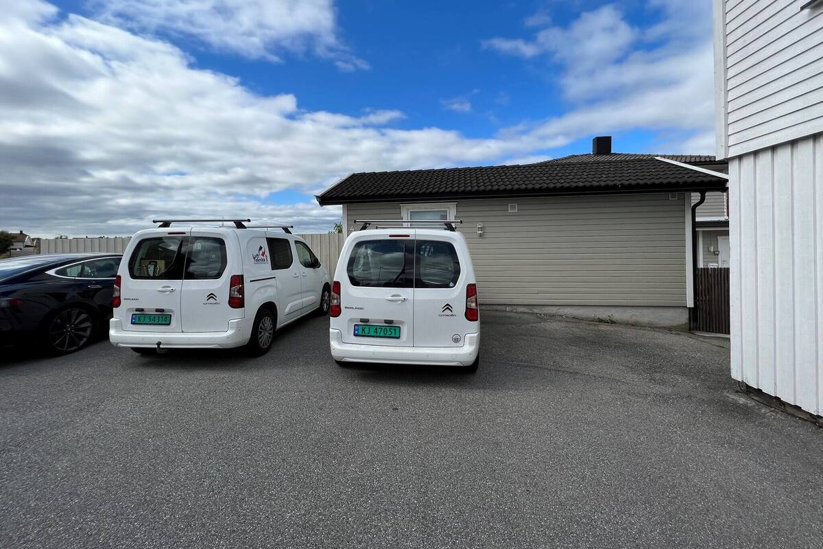 House, Multiple Bedrooms, Balcony | Property grounds