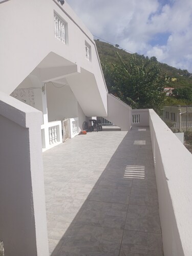 2 Bedroom Apartment with Car
