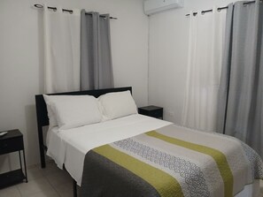 2 bedrooms, iron/ironing board, free WiFi, bed sheets - 2 Bedroom Apartment with Car (Betty Estate)
