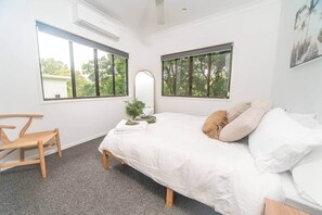 3 bedrooms, WiFi - Curlew Cove | Relaxed Coastal Living (Jubilee Pocket)