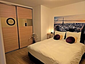 2 bedrooms, desk, free WiFi, bed sheets - GuestHouse Groenplaats (Antwerpen)