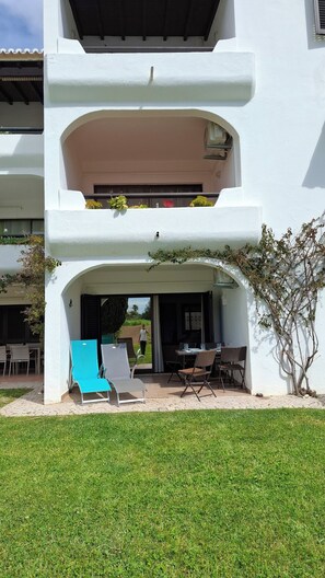 Outdoor dining - Rafael BeachGarden (Albufeira)