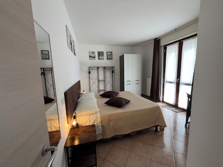 1 bedroom, internet, bed sheets. Quadrifoglio Guesthouse Triple room with breakfast and daily housekeeping