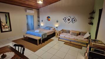 1 quarto, escrivaninha, Wi-Fi de cortesia, roupa de cama