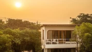 Villa luxueuse, 1 grand lit, salle de bain privée, vue sur le jardin | Extérieur