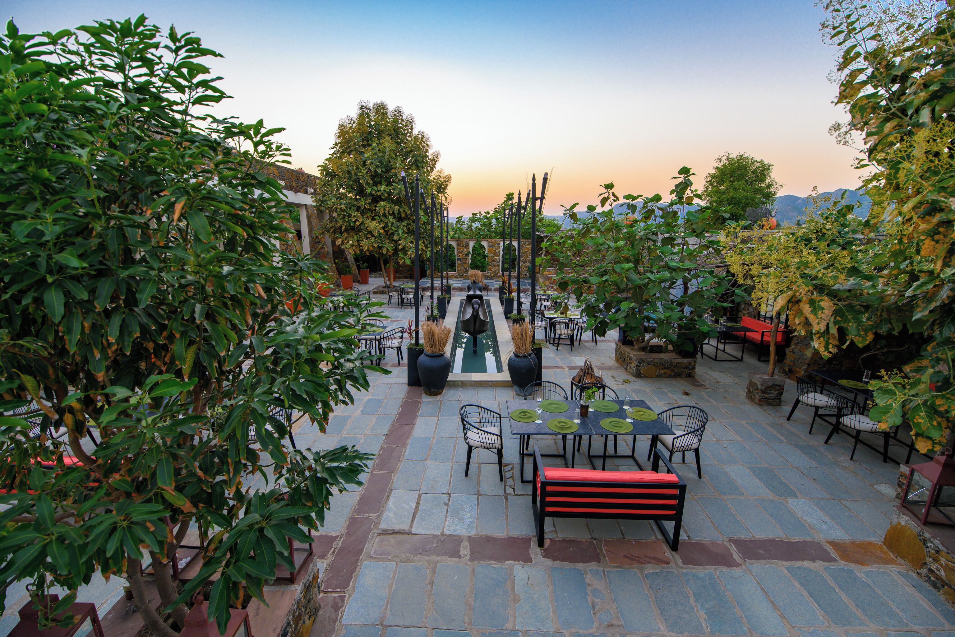 تناول الطعام بالخارج