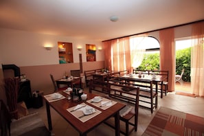 Dining - Vrbo Property (Frauenkirchen)