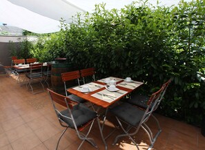 Outdoor dining - Vrbo Property (Frauenkirchen)