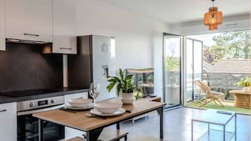 Fridge, microwave, oven, dishwasher