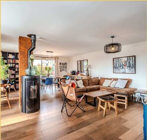 TV, video games, offices - Villa Amadieu · Détente, confort et sérénité, aux portes de Genève (Collonges)