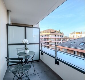 Outdoor dining - Le Dessaix I Studio I Thonon (Thonon-les-Bains)