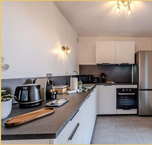 Fridge, microwave, oven, dishwasher - Le Dessaix I Studio I Thonon (Thonon-les-Bains)