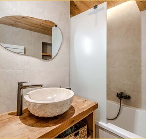 Shower, hair dryer, towels - L'Élégance Alpine I Centre Les Gets (Les Gets)
