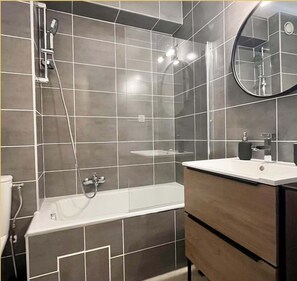 Shower, hair dryer, towels - Le Balcon d'Avoriaz I Studio I Morzine (Morzine)