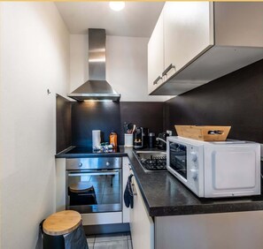 Microwave, oven, coffee/tea maker, electric kettle - L'Ermitage I T2 I Thonon (Thonon-les-Bains)