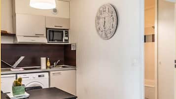 Micro-ondes, four, cafetière/bouilloire, bouilloire électrique