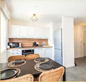Fridge, microwave, oven, stovetop - Chez Nico /T3/ Ville la Grand (Ville-la-Grand)