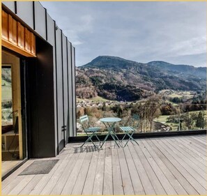 Outdoor dining - Le Château Ambulant (La Baume)