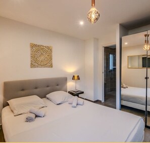 4 habitaciones, tabla de planchar con plancha, wifi y ropa de cama 