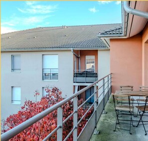 Outdoor dining - Chez Matias I T3 I Ville-la-Grand (Ville-la-Grand)