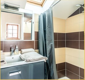 Douche, sèche-cheveux