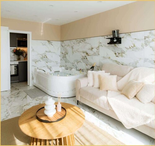 B Unique Appartement Jacuzzi / Cinéma