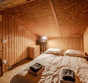 2 bedrooms, bed sheets