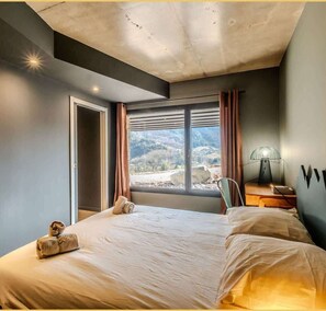3 habitaciones, tabla de planchar con plancha, wifi y ropa de cama 