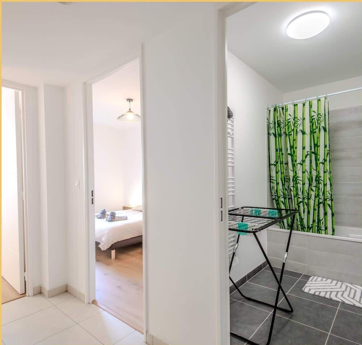 2 chambres, fer et planche à repasser, Wi-Fi, draps fournis