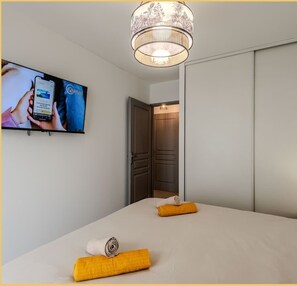 2 habitaciones, tabla de planchar con plancha, wifi y ropa de cama 