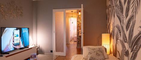 2 bedrooms, iron/ironing board, travel cot, WiFi