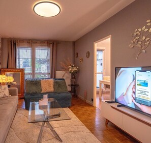 TV, offices - La Belle Époque d'Annecy (Annecy)