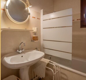 Shower, towels - L'appartement des Cimes I Doussard (Doussard)