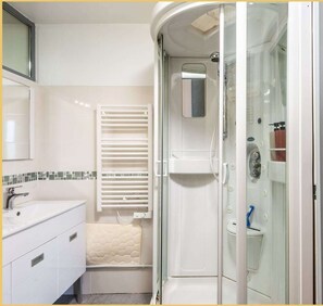 Shower, hair dryer - L'Etable de Larringes (Larringes)
