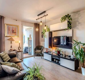TV, offices - Chez Mélanie I T3 I Saint-Jeoire (Saint-Jeoire-Prieuré)