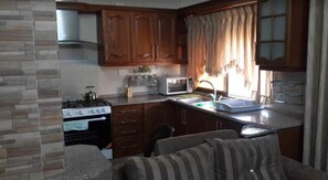 Private kitchen - Shahed Apartment 3-bedroom apartment in charming Amman with comfort (Amman)