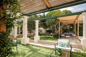 Outdoor dining - Vrbo Property (Campania)